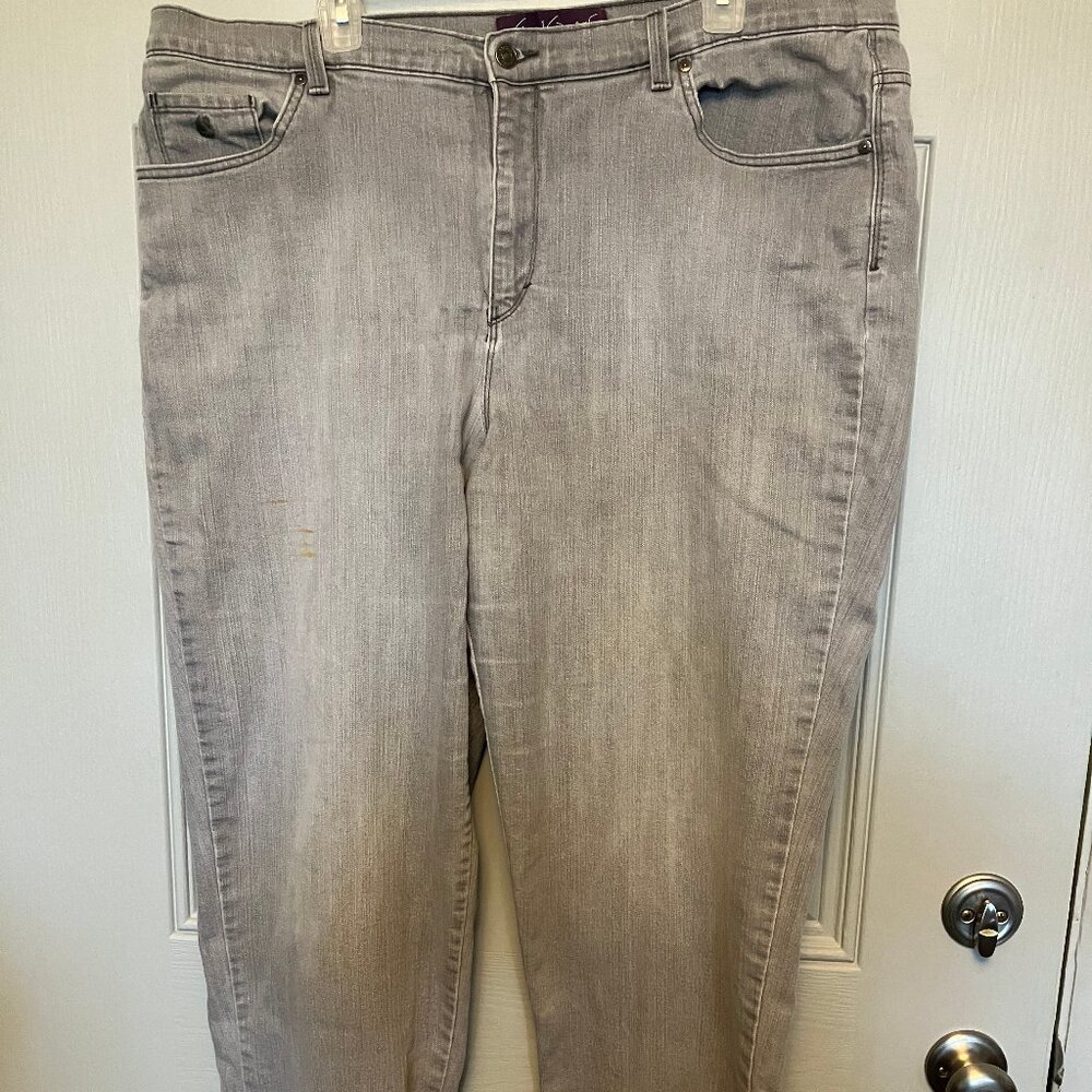 WOMEN'S SIZE 20W GLORIA VANDERBILT SOFT GRAY JEANS